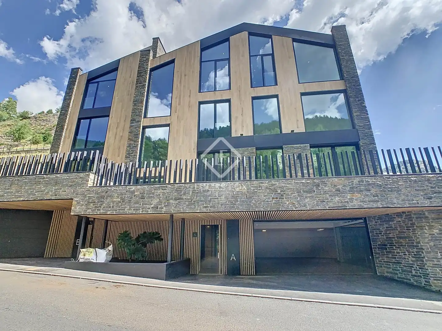 Vista exterior de Casa o xalet en venda en La Massana amb Aire condicionat, Calefacció i Jardí privat