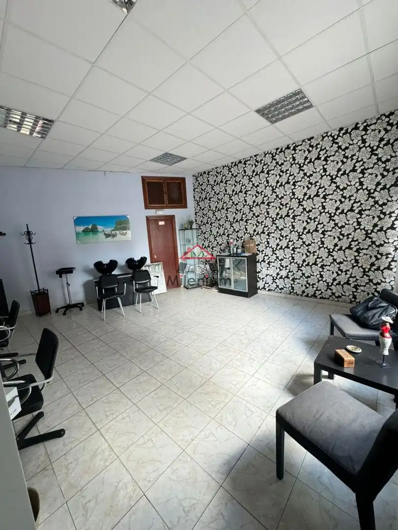 Local comercial en venta en Avenida Agustín Bálsamo 3, imagen 2
