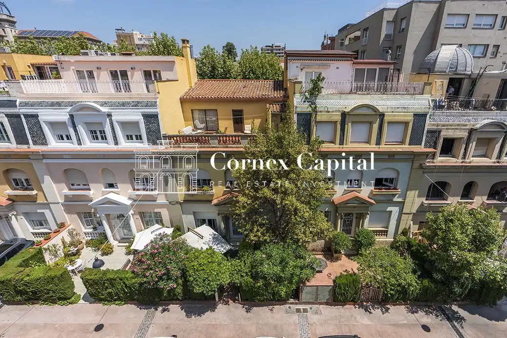 Vista exterior de Casa adosada en venta en Barcelona con Aire acondicionado, Calefacción y Jardín privado