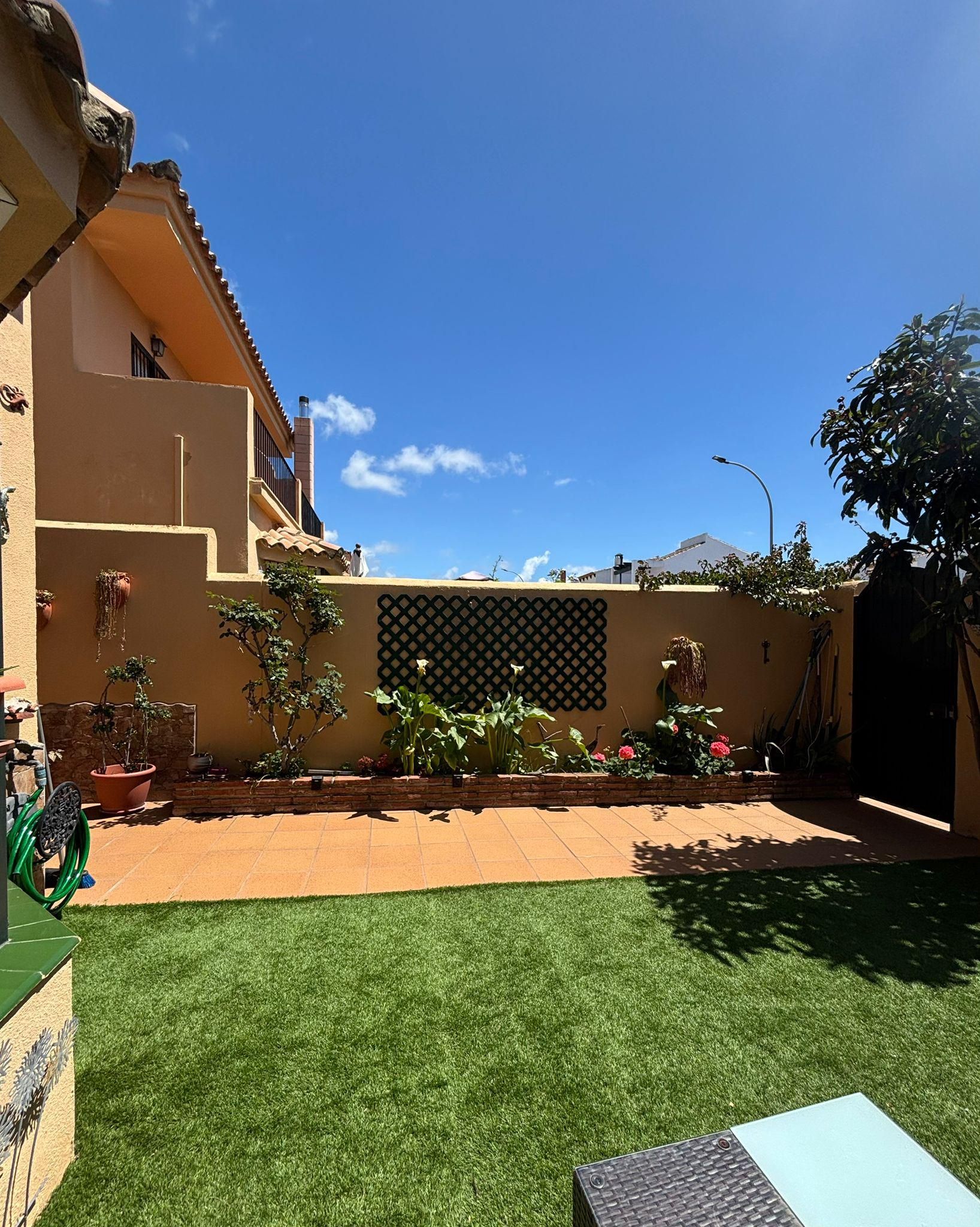 Jardí de Casa o xalet en venda en Chiclana de la Frontera amb Aire condicionat, Jardí privat i Traster