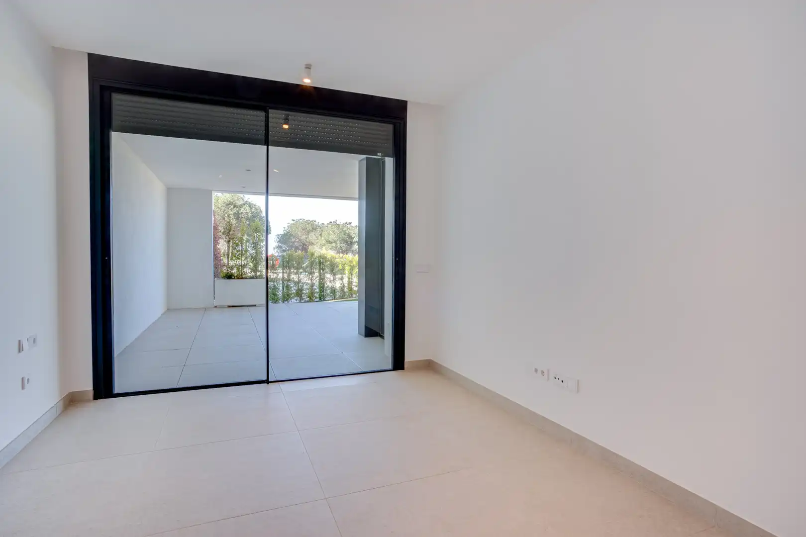 Ground floor for sale in Marbella  with Air Conditioner, Private garden and Terrace