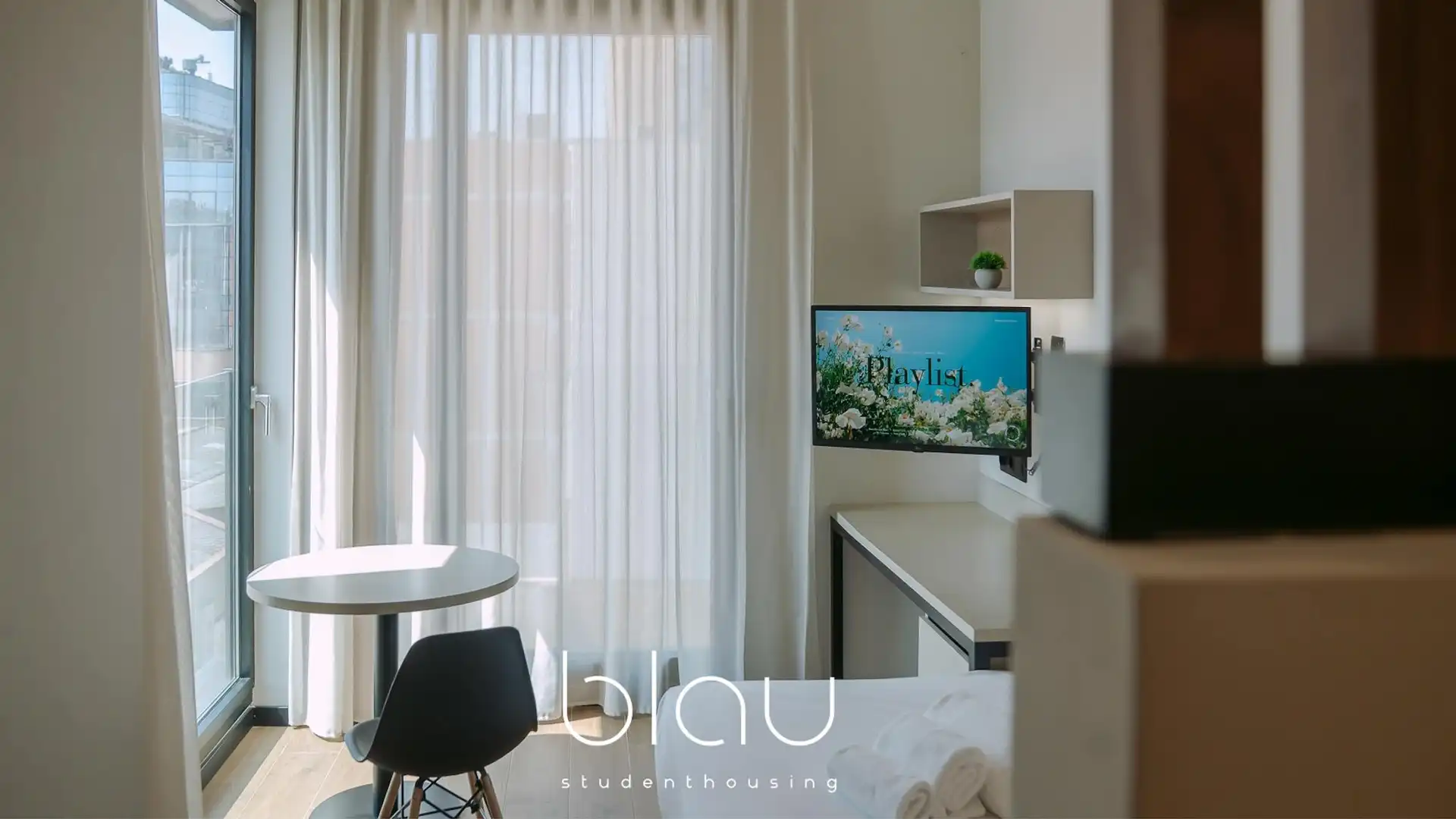 Habitación de Piso de alquiler en  Barcelona Capital con Calefacción y TV