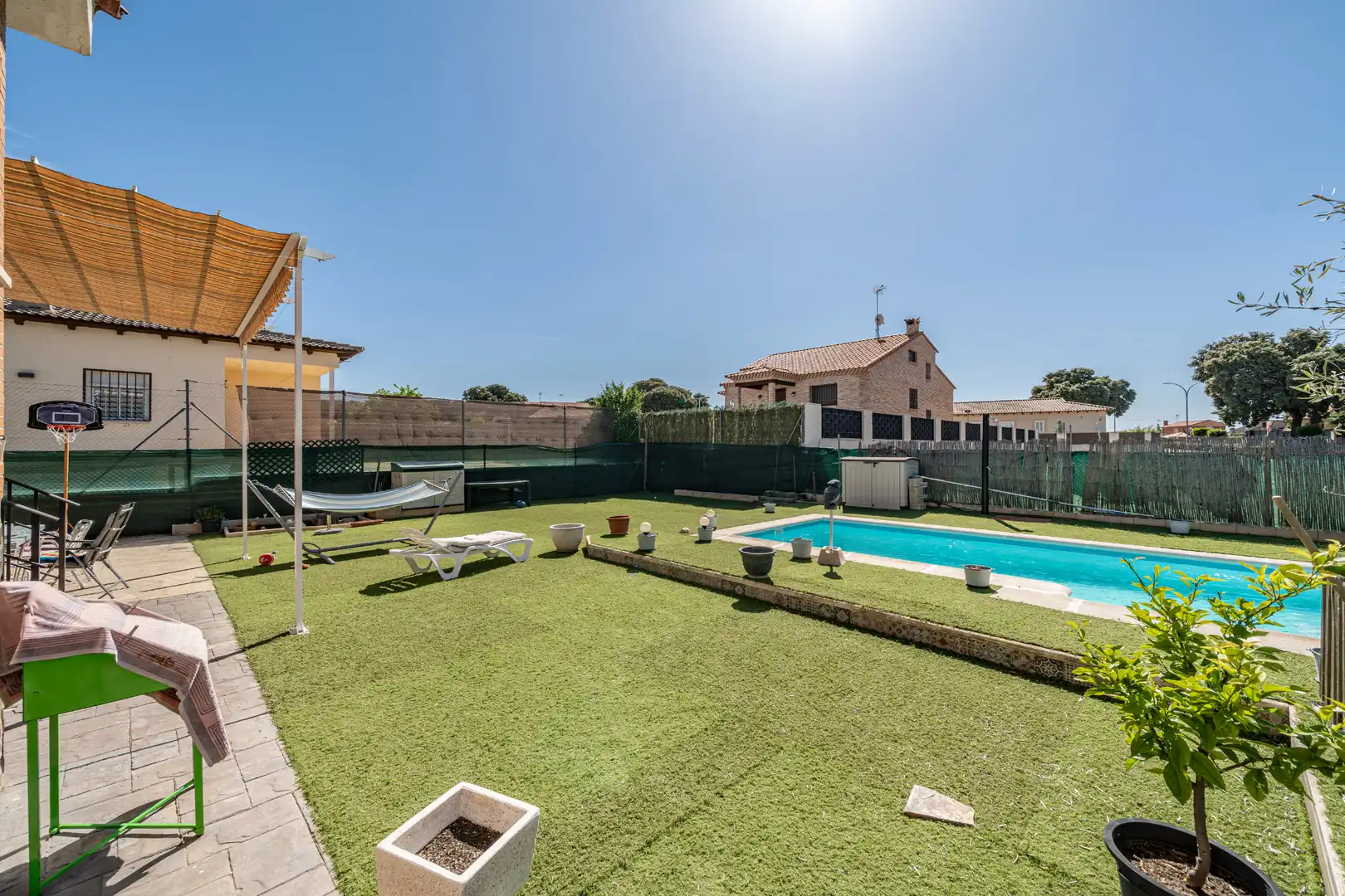 Piscina de Casa o chalet en venta en Chiloeches con Aire acondicionado, Calefacción y Jardín privado