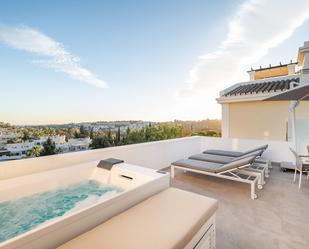 Terrassa de Casa adosada en venda en Marbella amb Aire condicionat, Terrassa i Piscina