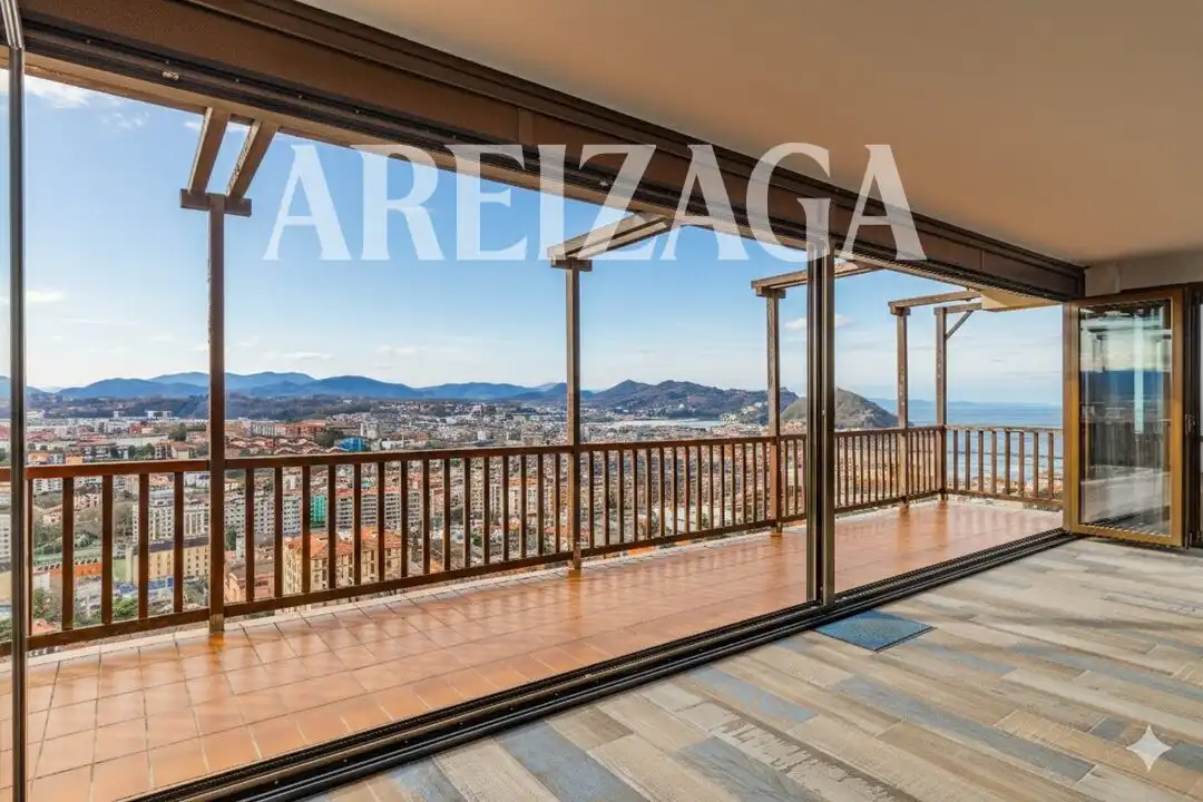 Terrassa de Pis en venda en Donostia - San Sebastián  amb Calefacció, Terrassa i Traster