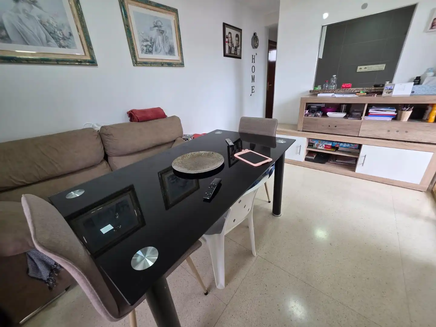 Sala de estar de Piso en venta en Benidorm con Jardín privado, Amueblado y Piscina comunitaria