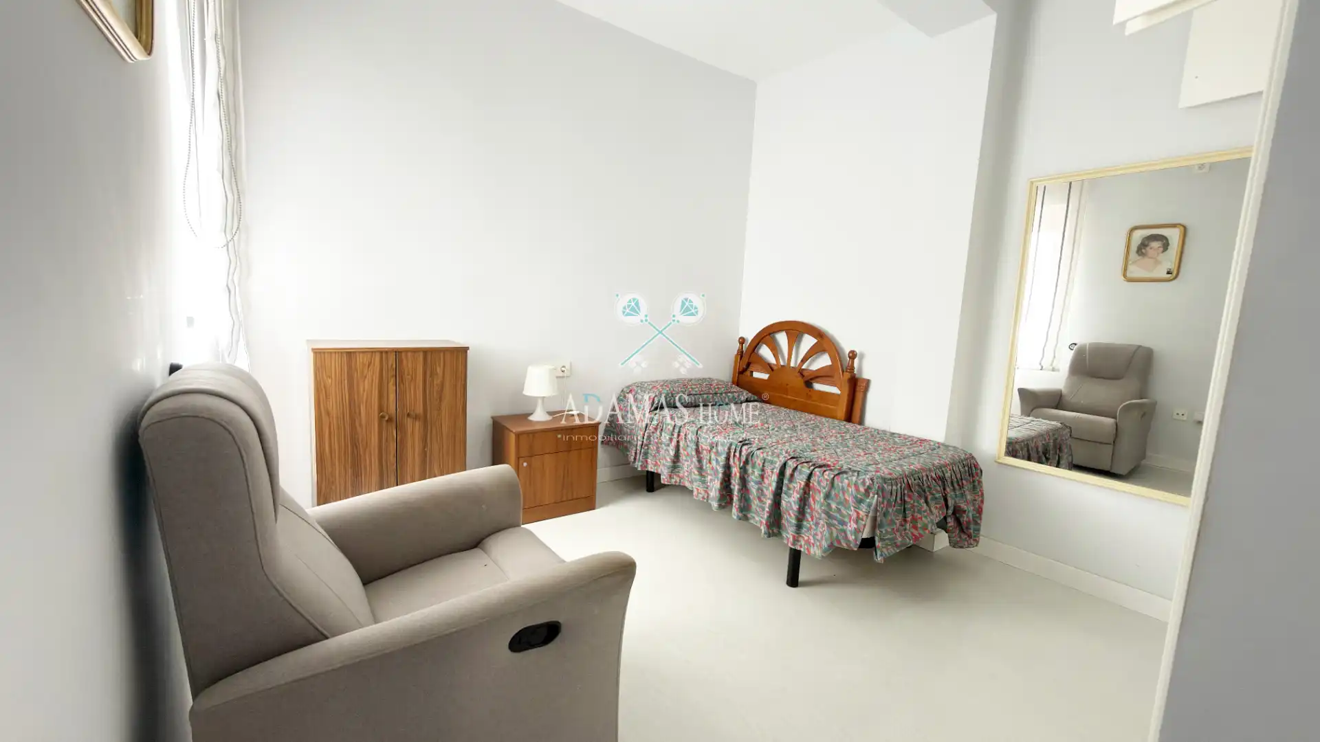 Bedroom of Flat for sale in Sevilla  with Air Conditioner and Balcony