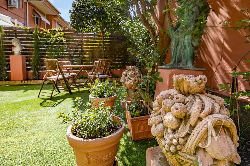 Terrassa de Casa adosada en venda en Madrid amb Calefacció, Jardí privat i Terrassa