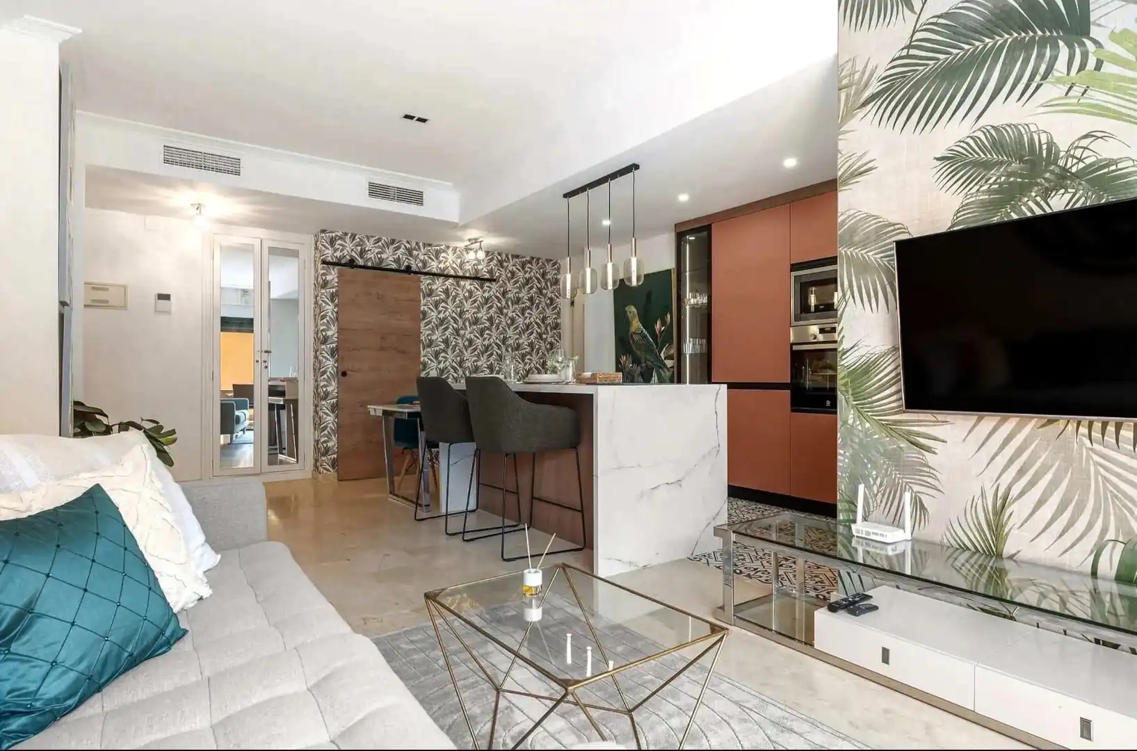 Sala d'estar de Apartament de lloguer en Marbella amb Aire condicionat, Calefacció i Terrassa