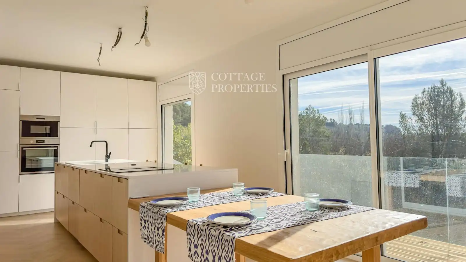 Kitchen of Houses for sale in Banyoles  with Air Conditioner, Swimming Pool and Alarm