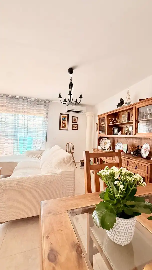 Sala d'estar de Casa adosada en venda en Calafell amb Aire condicionat, Calefacció i Jardí privat