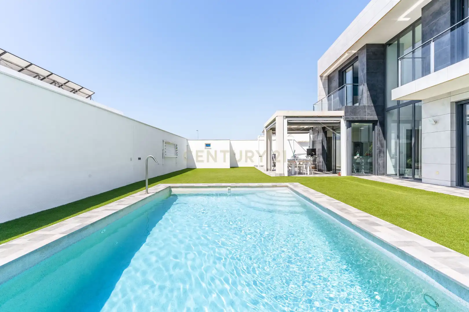 Piscina de Casa o xalet en venda en El Ejido amb Aire condicionat, Jardí privat i Traster