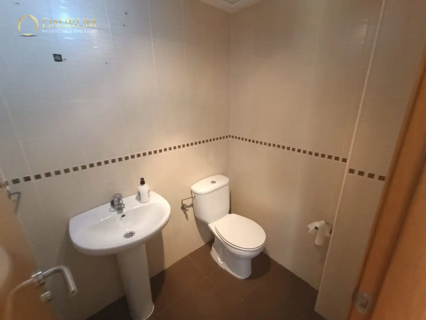 Badezimmer von Einfamilien-Reihenhaus zum Verkauf in Elche / Elx mit Klimaanlage, Heizung und Terrasse