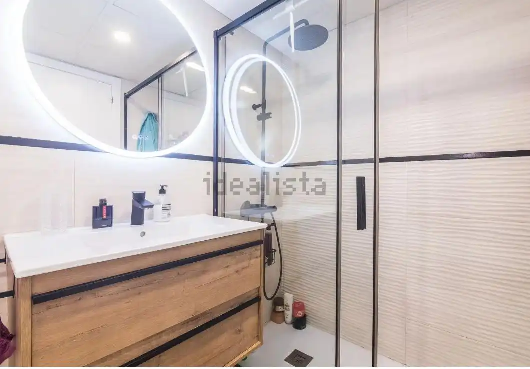 Bathroom of Flat for sale in Alicante / Alacant  with Air Conditioner, Heating and Storage room