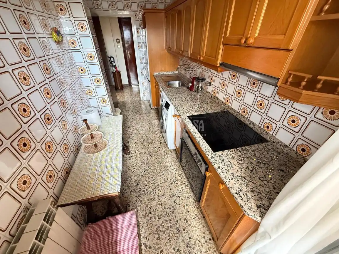 Cocina de Piso en venta en Zaragoza con Calefacción, Trastero y Balcón