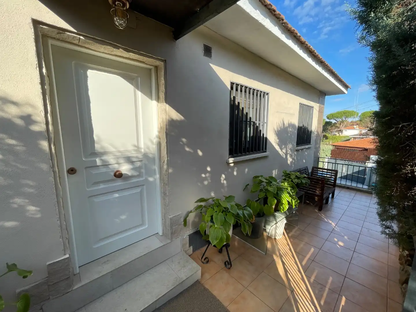 Vista exterior de Casa o xalet en venda en Navas del Rey amb Terrassa, Piscina i Balcó