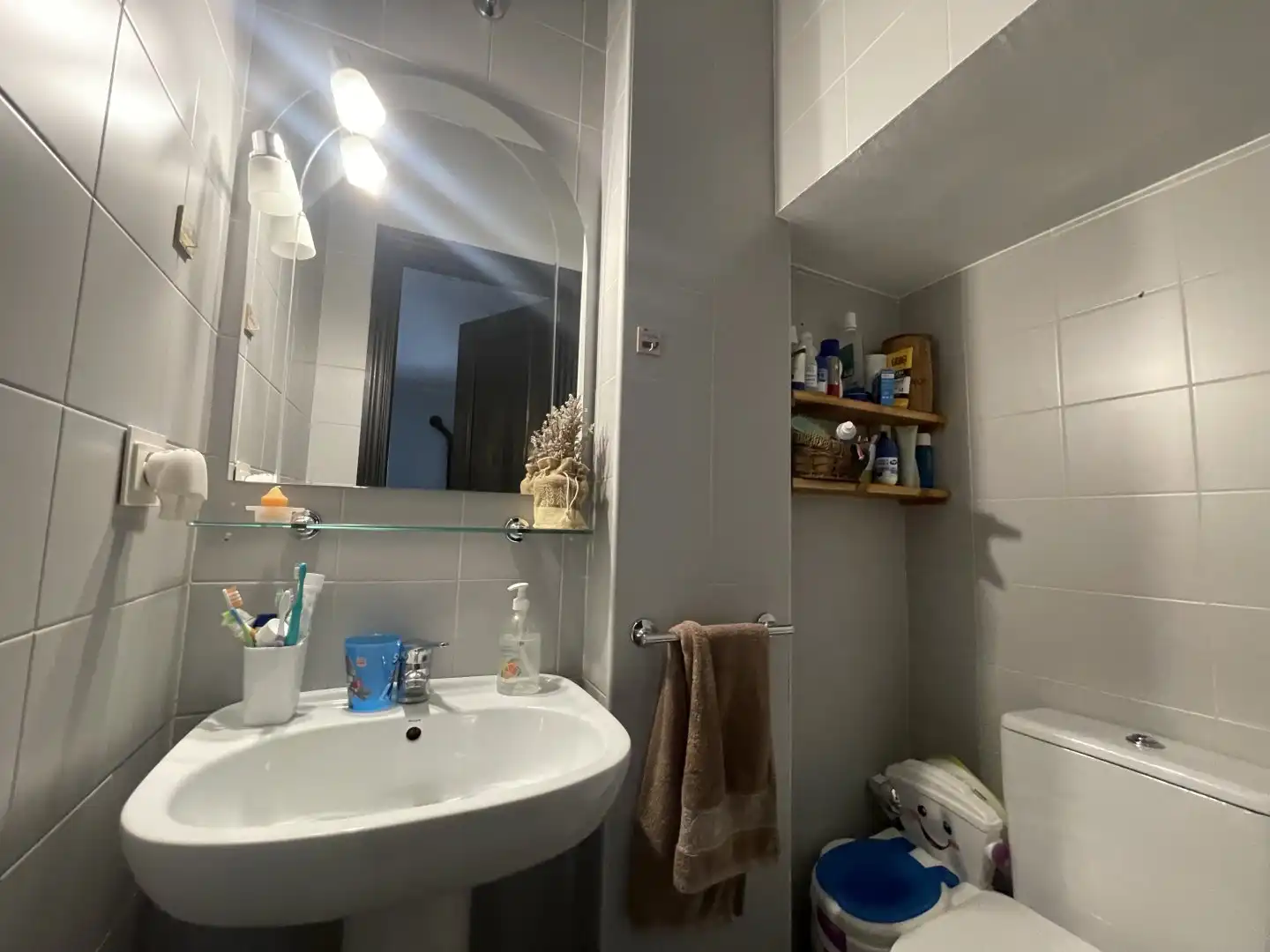 Badezimmer von Einfamilien-Reihenhaus zum Verkauf in Gines mit Klimaanlage, Heizung und Abstellraum