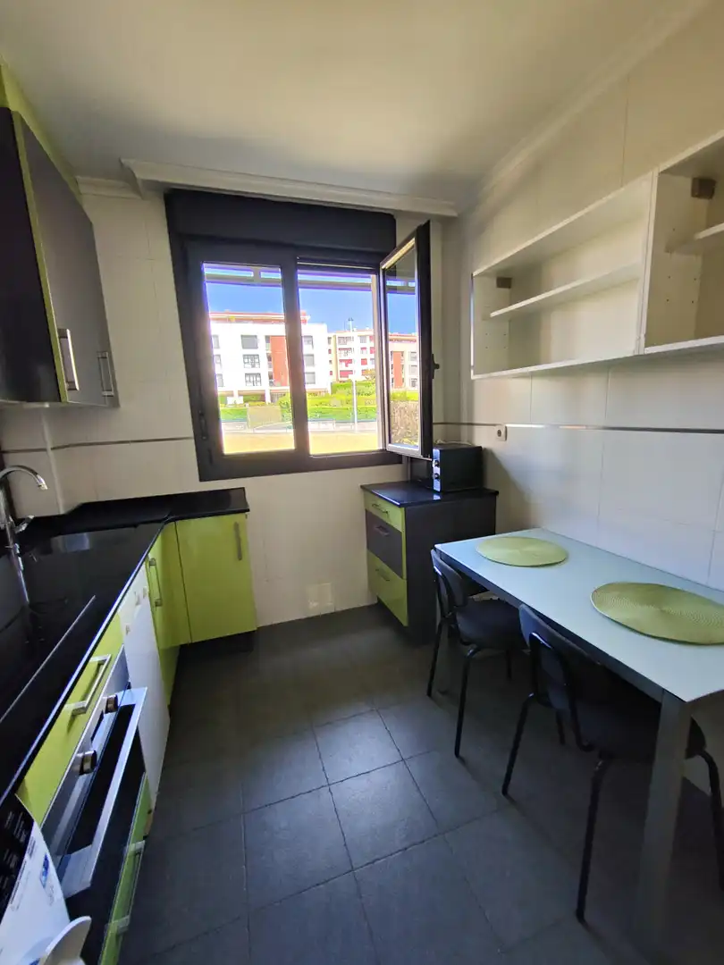 Cocina de Piso de alquiler en Santander con Calefacción, Parquet y Trastero