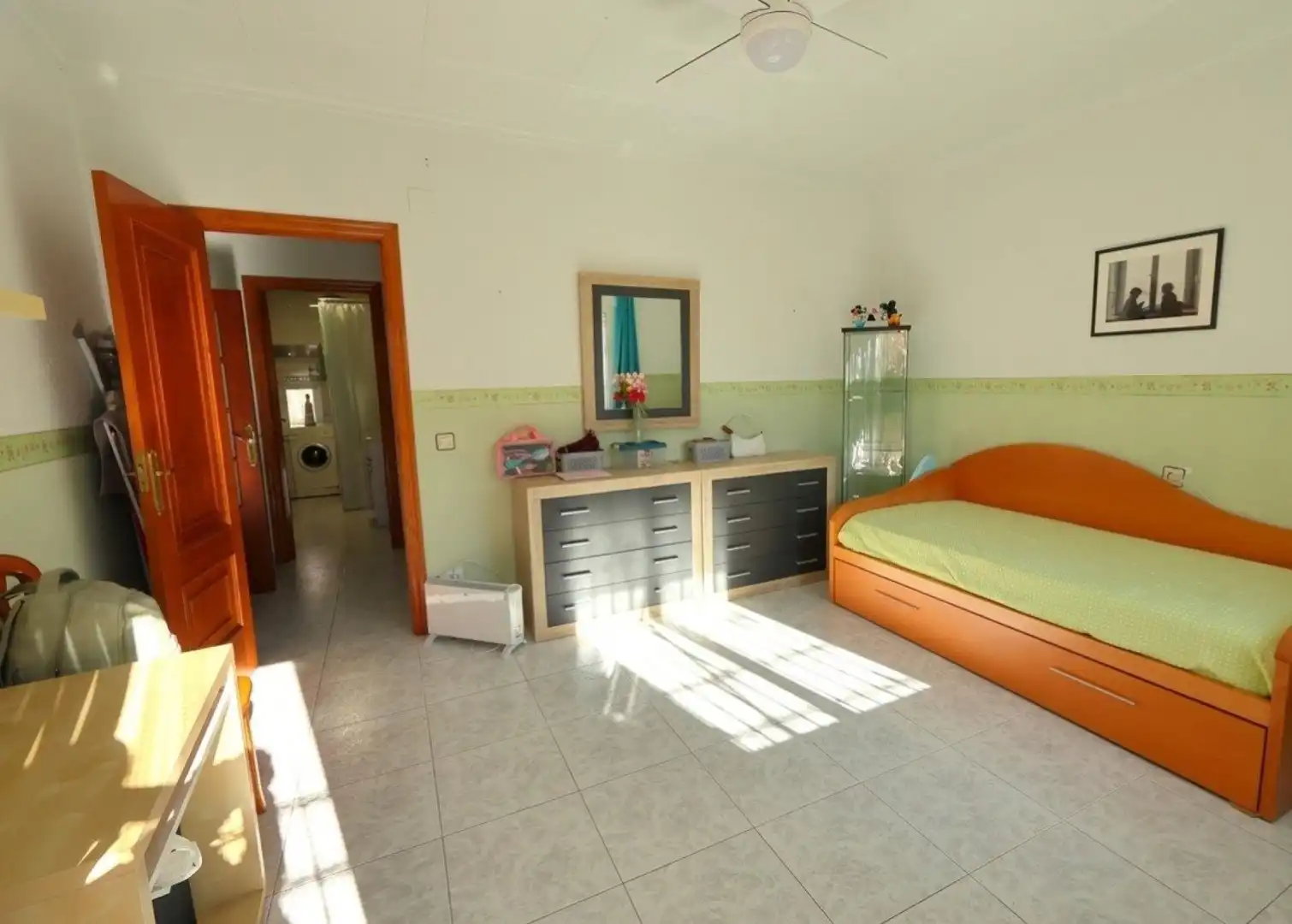 Habitación de Casa adosada en venta en Cacabelos con Calefacción y Balcón