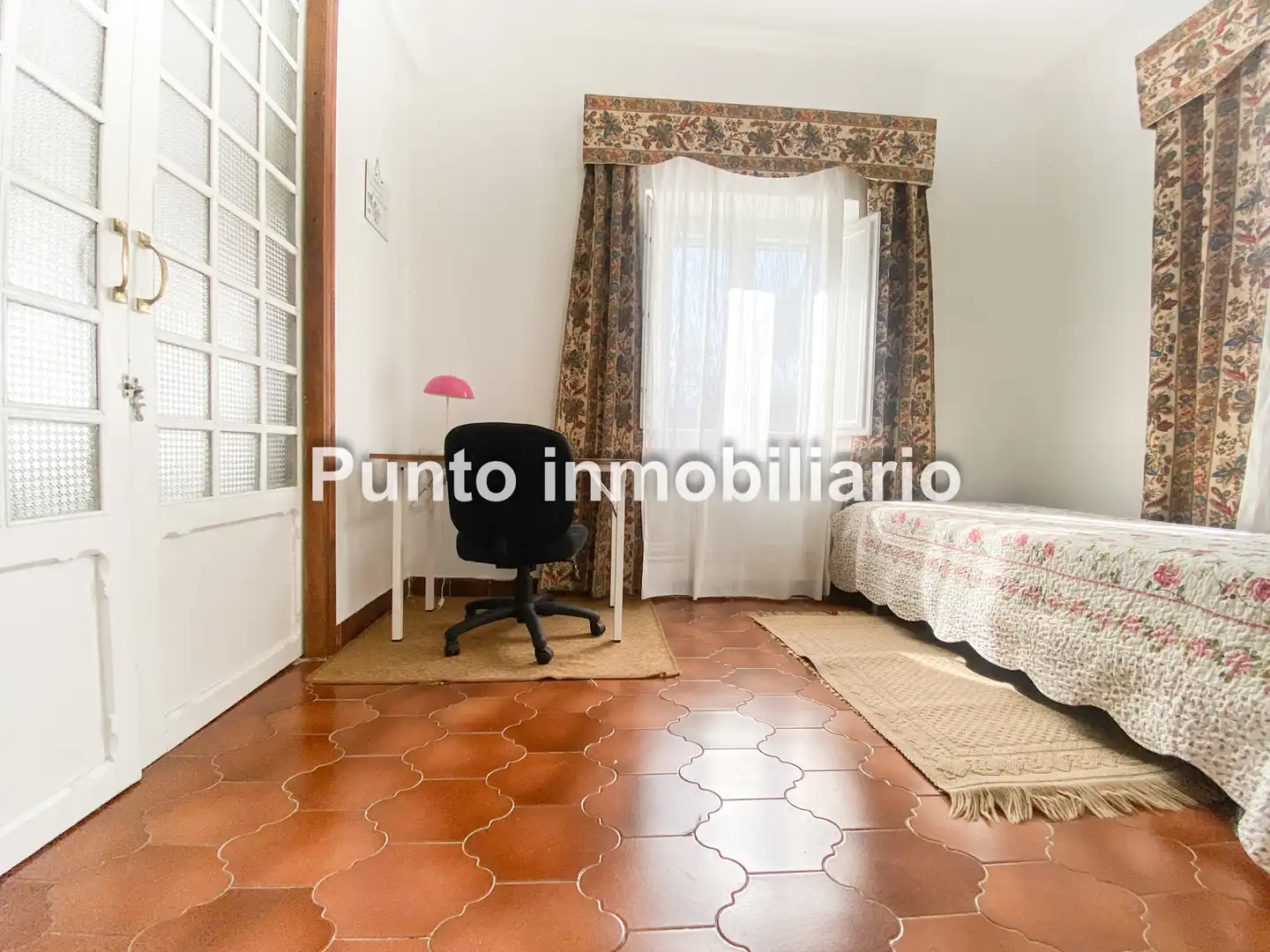 Sala d'estar de Casa o xalet en venda en Valladolid amb Jardí privat i Terrassa