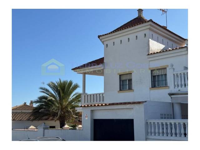 Casa adosada en Venta en Urbasur