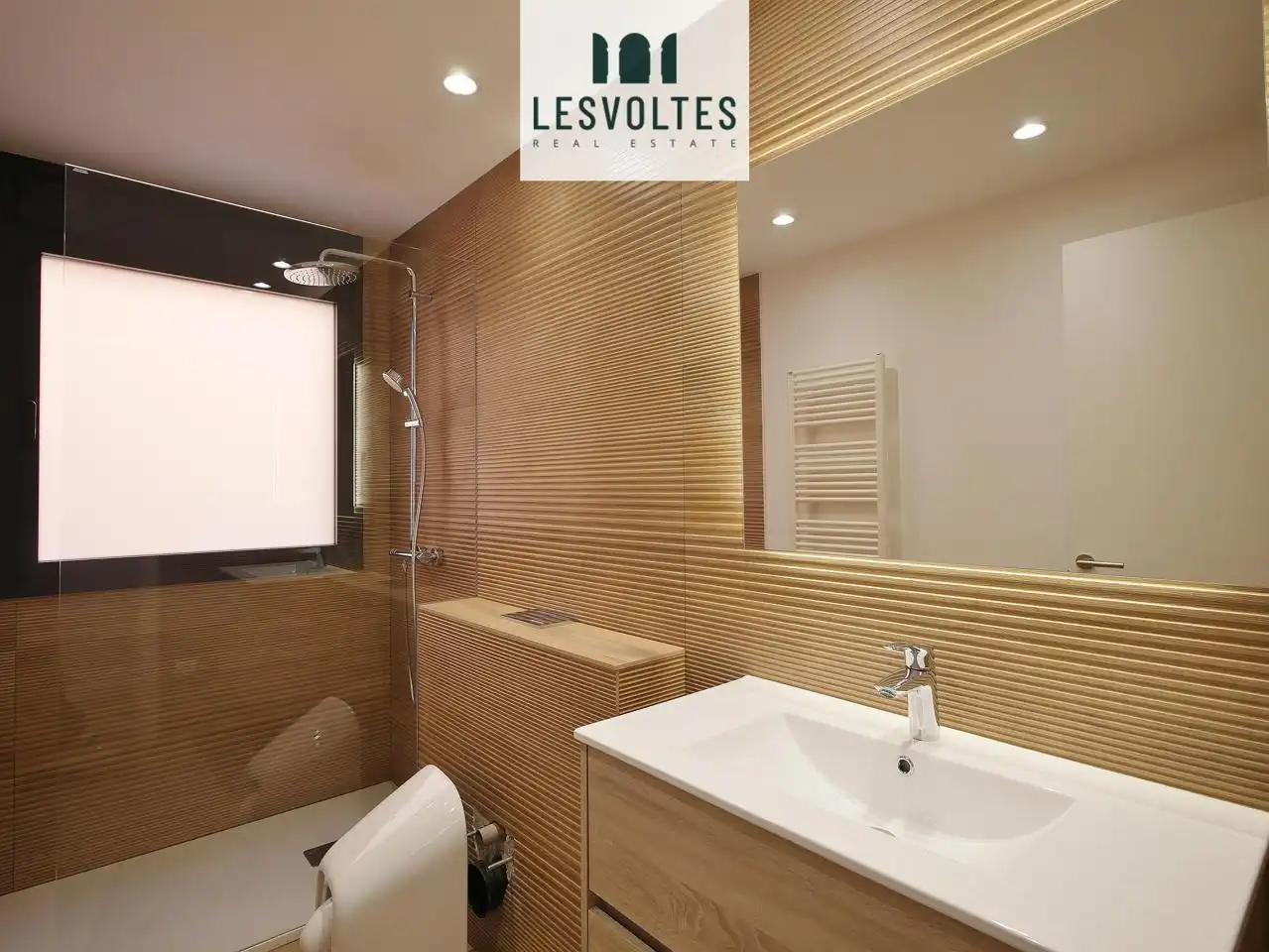 Bathroom of Flat for rent in Palafrugell  with Parquet flooring
