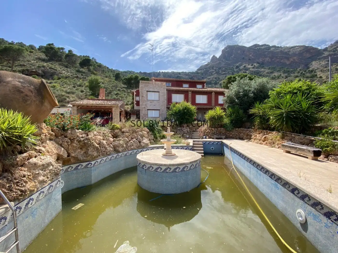 Vista exterior de Casa o xalet en venda en Orihuela amb Aire condicionat, Jardí privat i Terrassa
