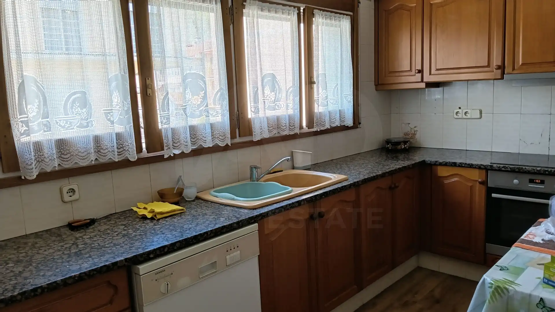 Cuina de Casa o xalet en venda en Olot amb Aire condicionat, Calefacció i Terrassa