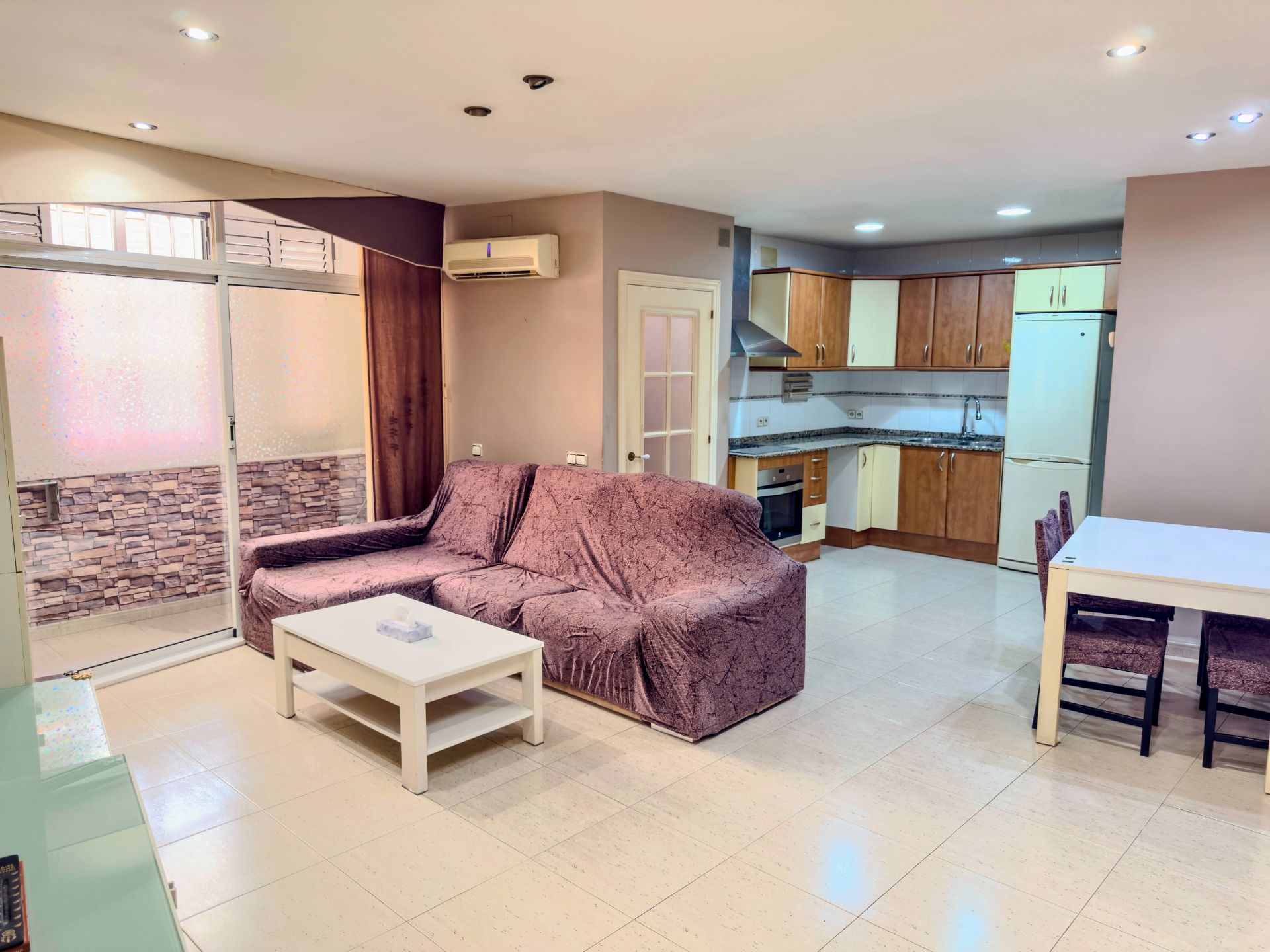 Living room of Planta baja for sale in Badalona  with Air Conditioner and Furnished