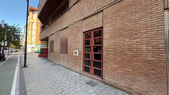 Local comercial en Alquiler en Paseo la Cuba, 16 en Industria