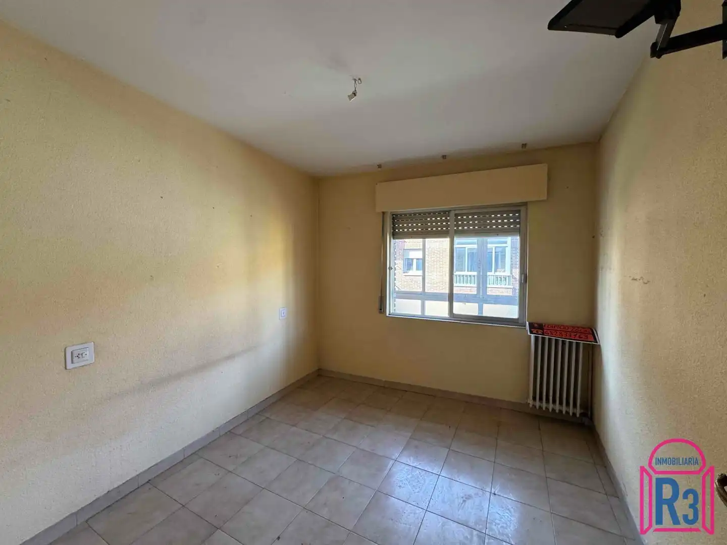 Bedroom of Buildings for sale in San Andrés del Rabanedo