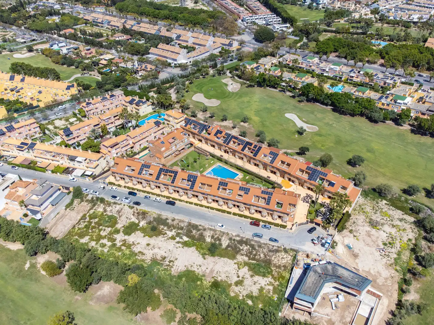 Vista exterior de Casa adosada en venta en Alicante / Alacant con Aire acondicionado, Balcón y Piscina comunitaria