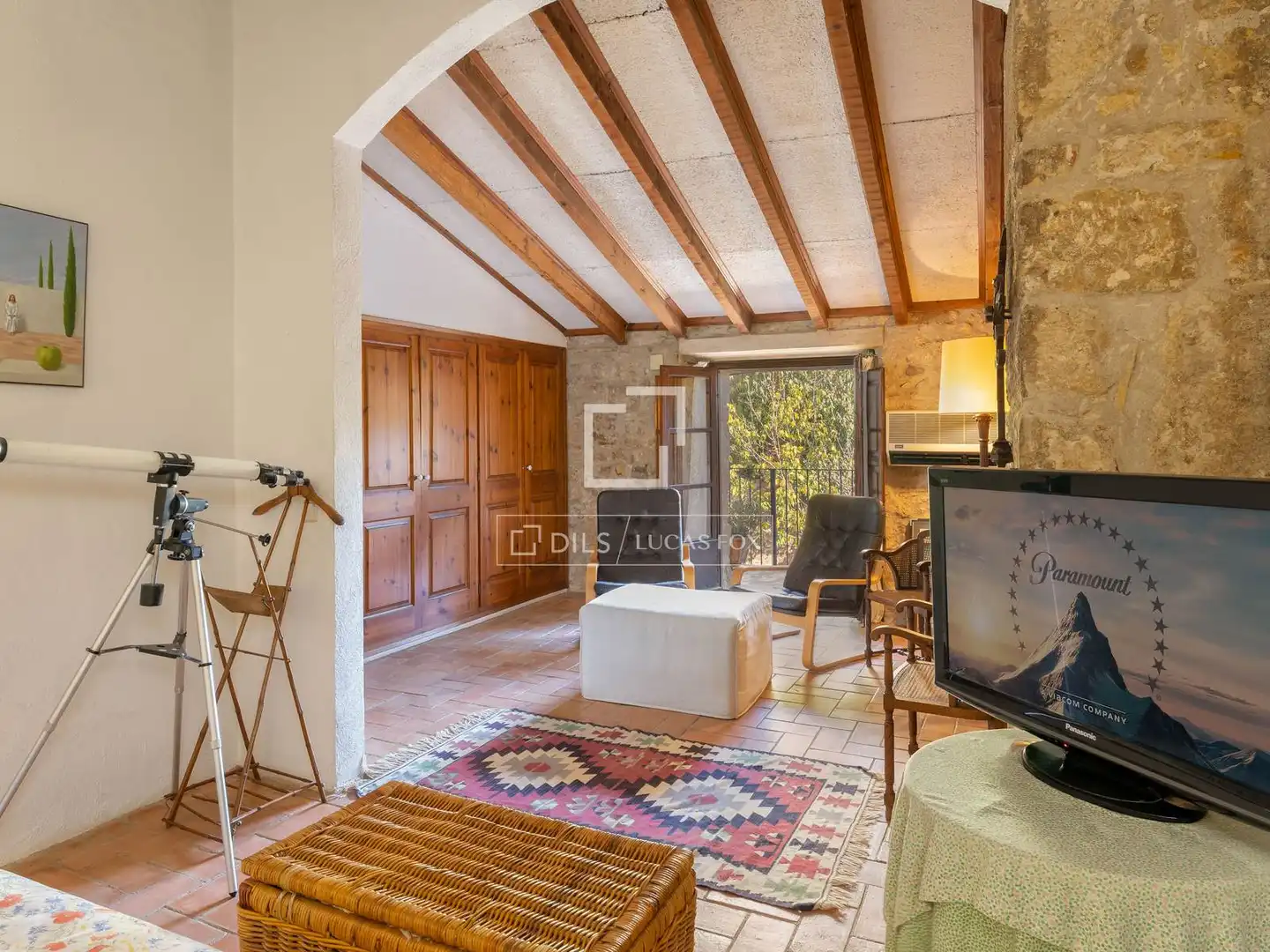 Sala de estar de Finca rústica en venta en Bàscara con Aire acondicionado, Calefacción y Jardín privado