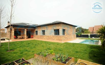 Exterior view of House or chalet to rent in Villanueva de la Cañada  with Air Conditioner, Heating and Private garden