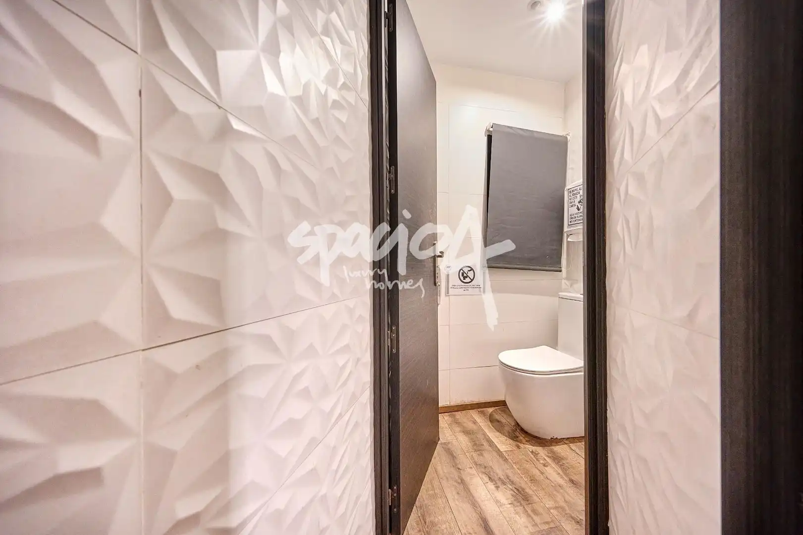 Baño de Local en traspaso en Madrid con Aire acondicionado