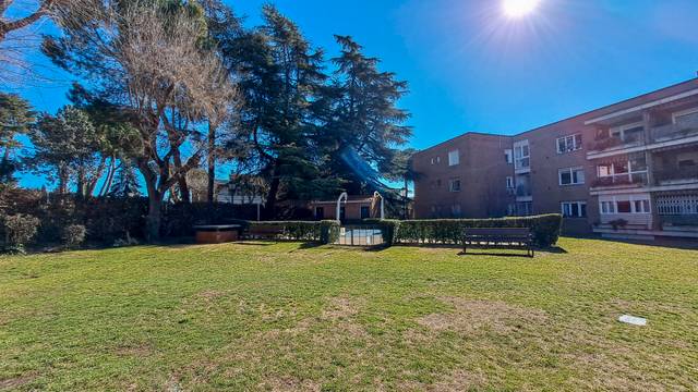 Piso en Venta en Paseo de la Alameda de Osuna en Alameda de Osuna