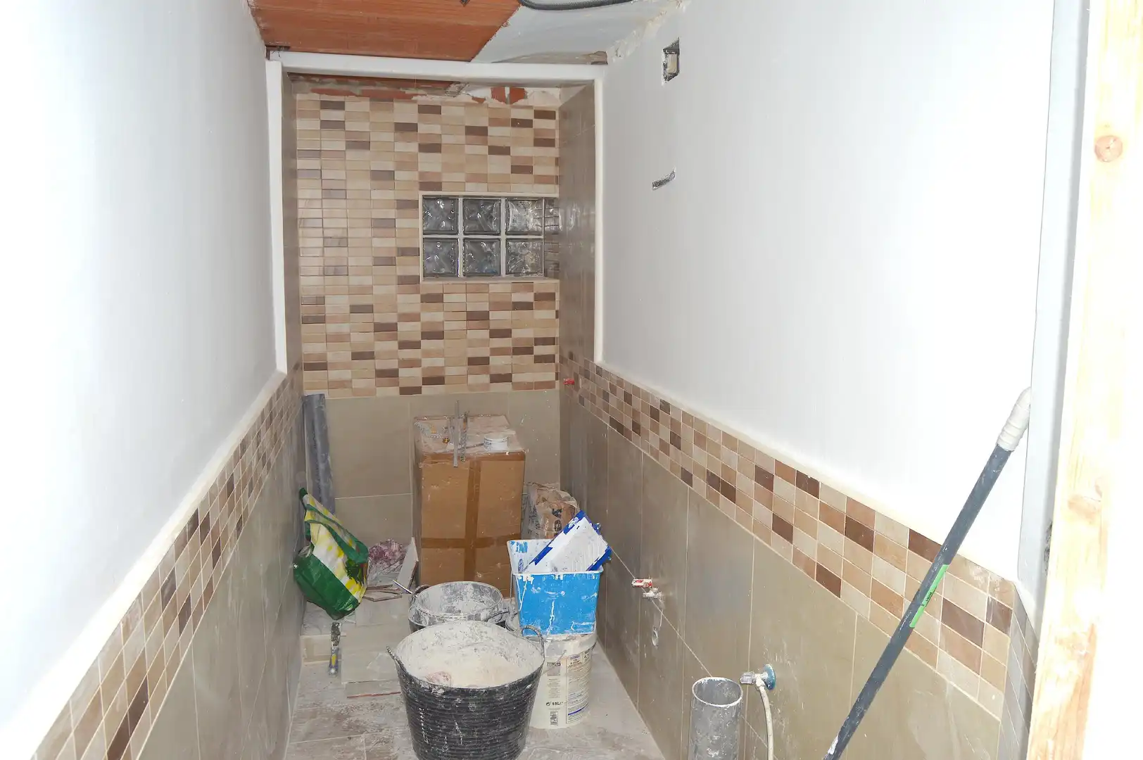 Bany de Pis en venda en Arroyo de la Luz amb Aire condicionat
