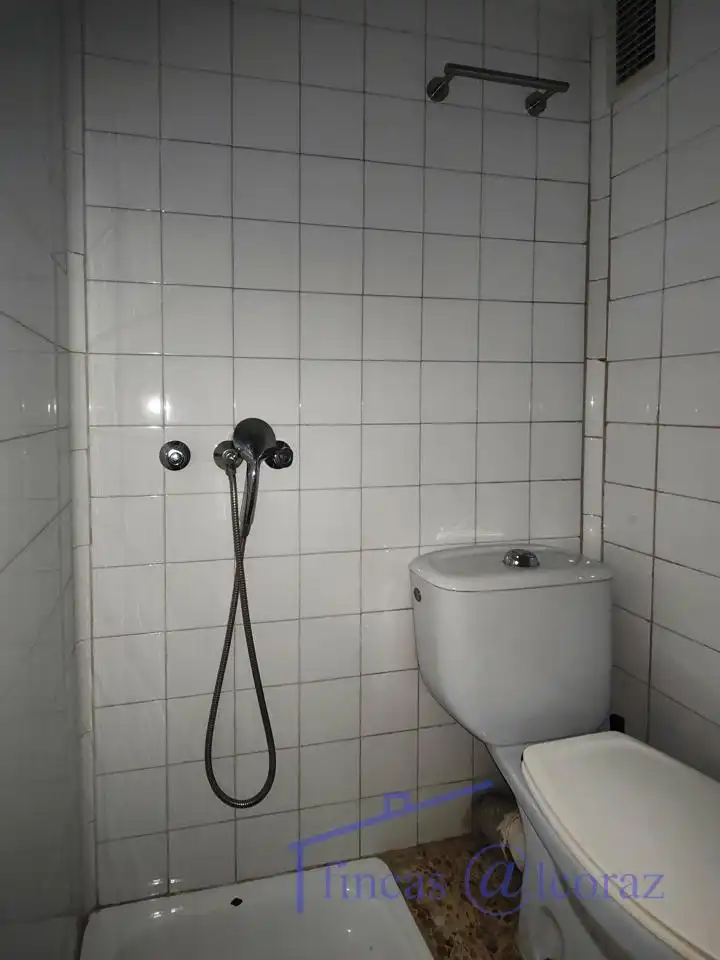 Baño de Local de alquiler en Huesca con Aire acondicionado