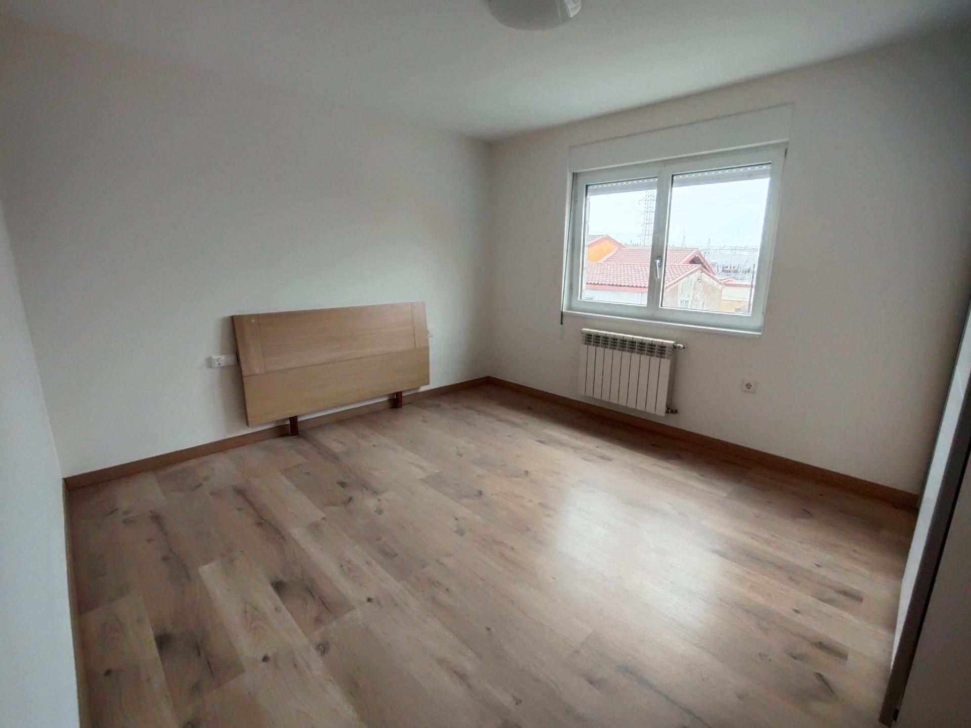 Dormitori de Apartament de lloguer en Villaquilambre amb Calefacció i Traster