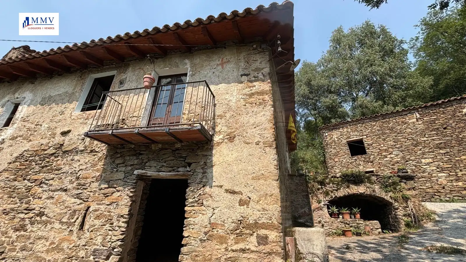 Vista exterior de Finca rústica en venda en Vilallonga de Ter amb Jardí privat i Moblat