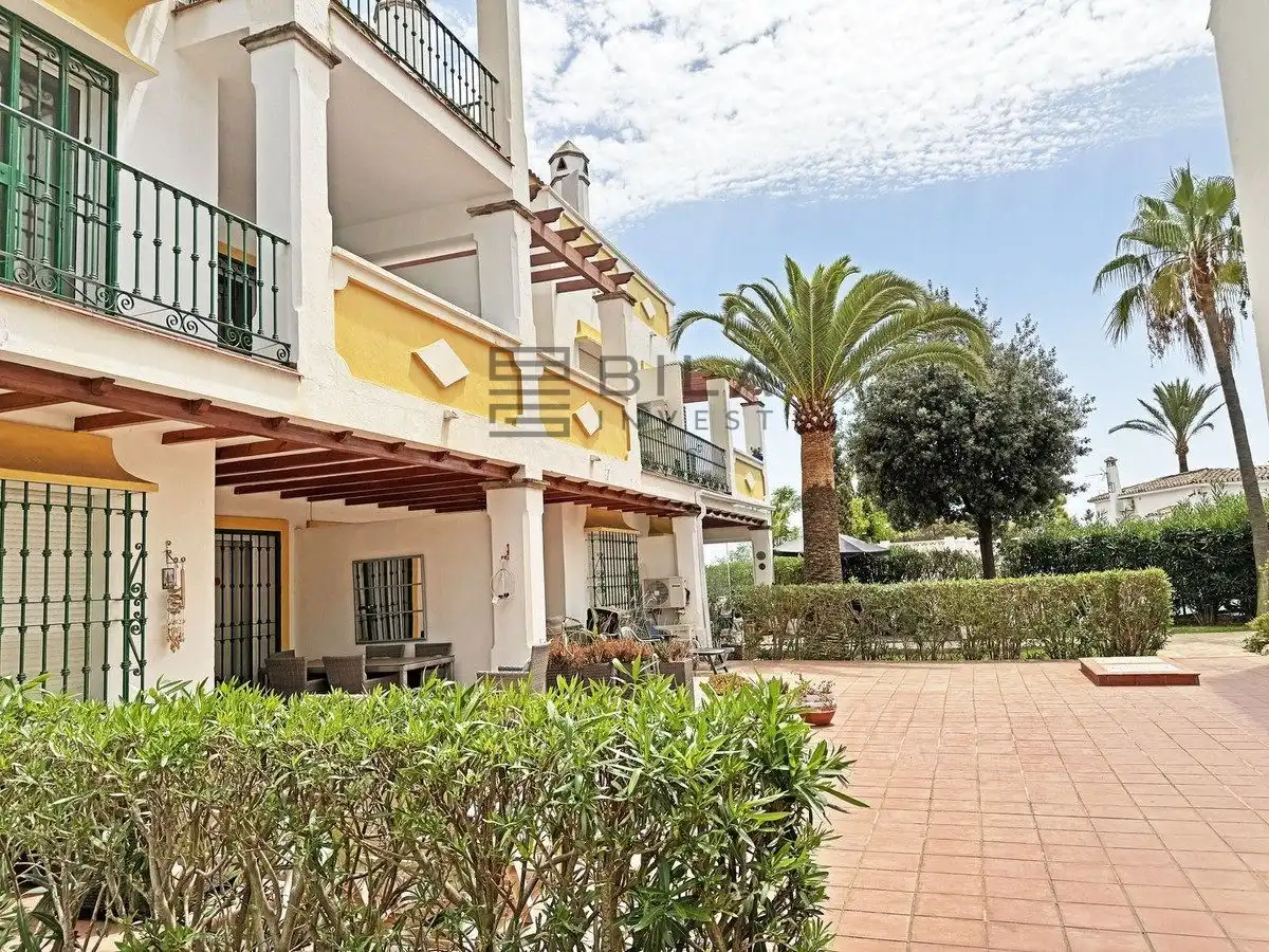 Exterior view of Flat for sale in Elviria - Cabopino