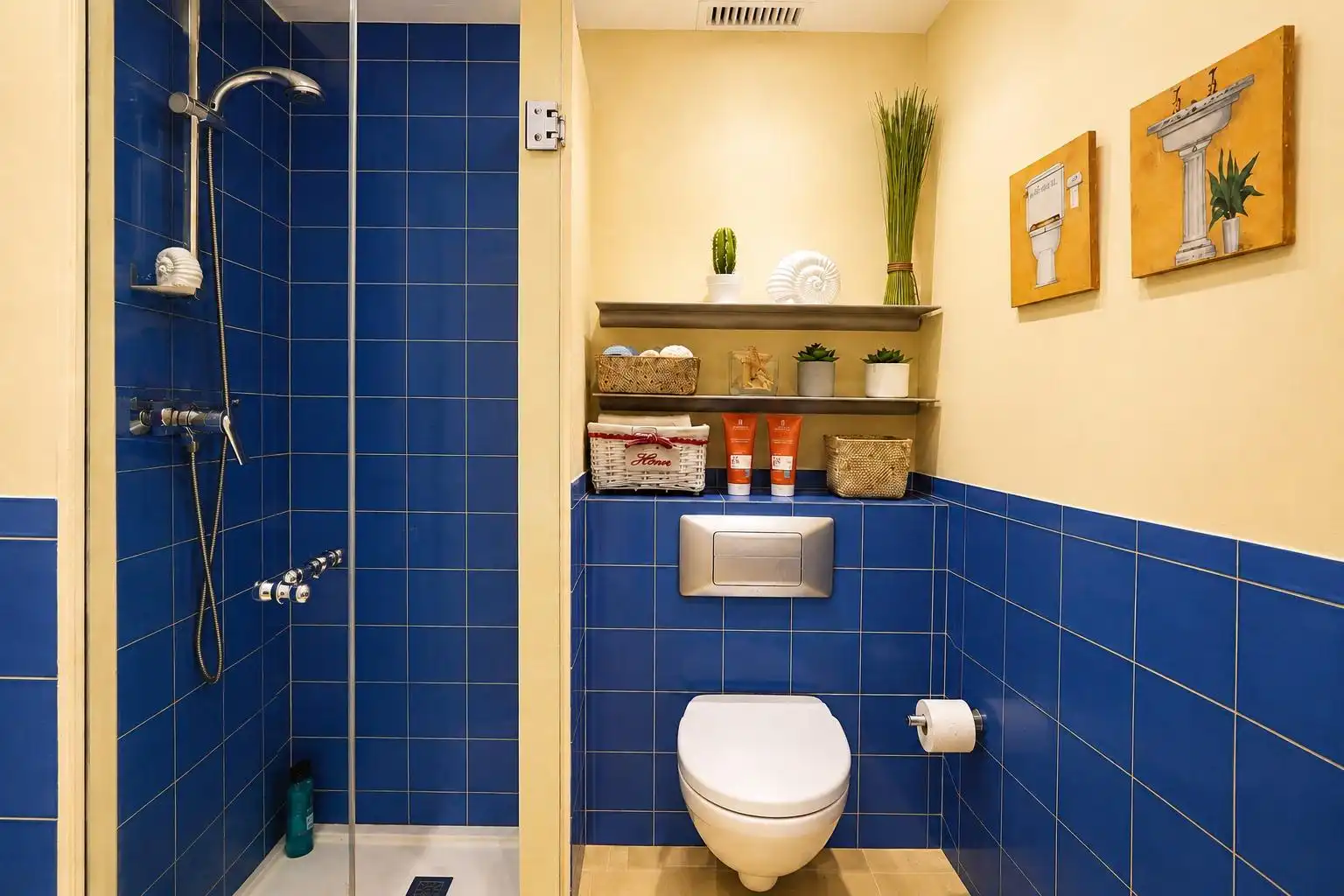 Bathroom of Flat for sale in Salou  with Air Conditioner, Terrace and Storage room