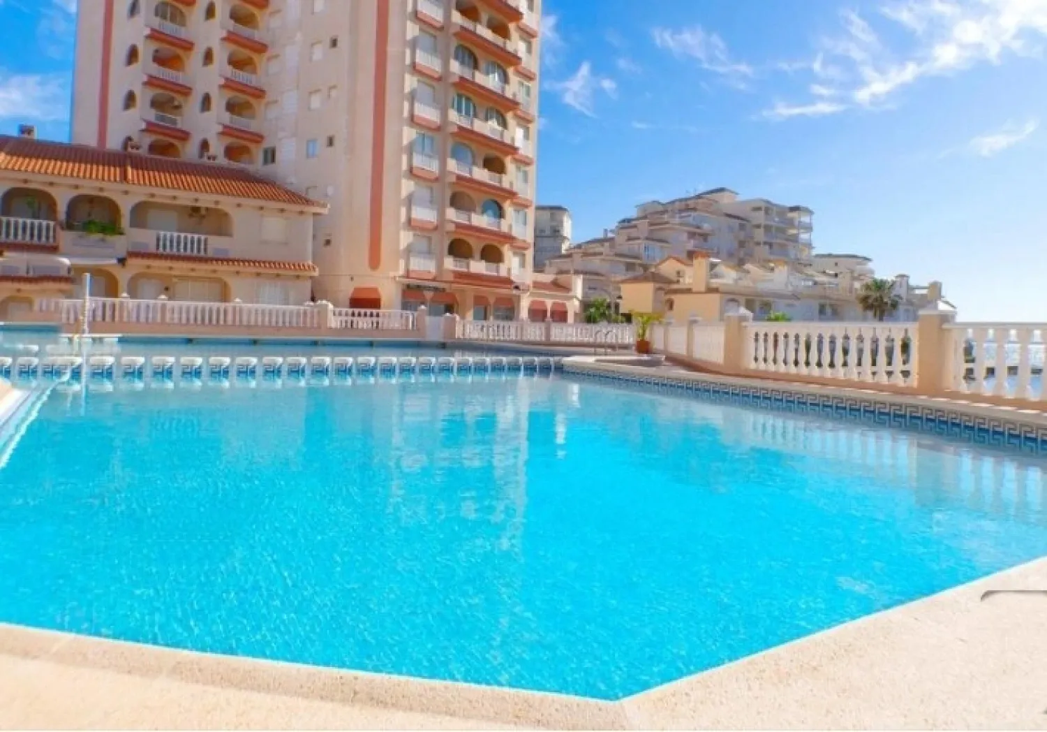 Piscina de Apartamento en venta en La Manga del Mar Menor con Piscina, Amueblado y Lavadora