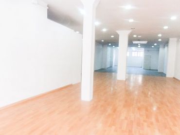 Local comercial de lloguer a Centre - Sant Oleguer