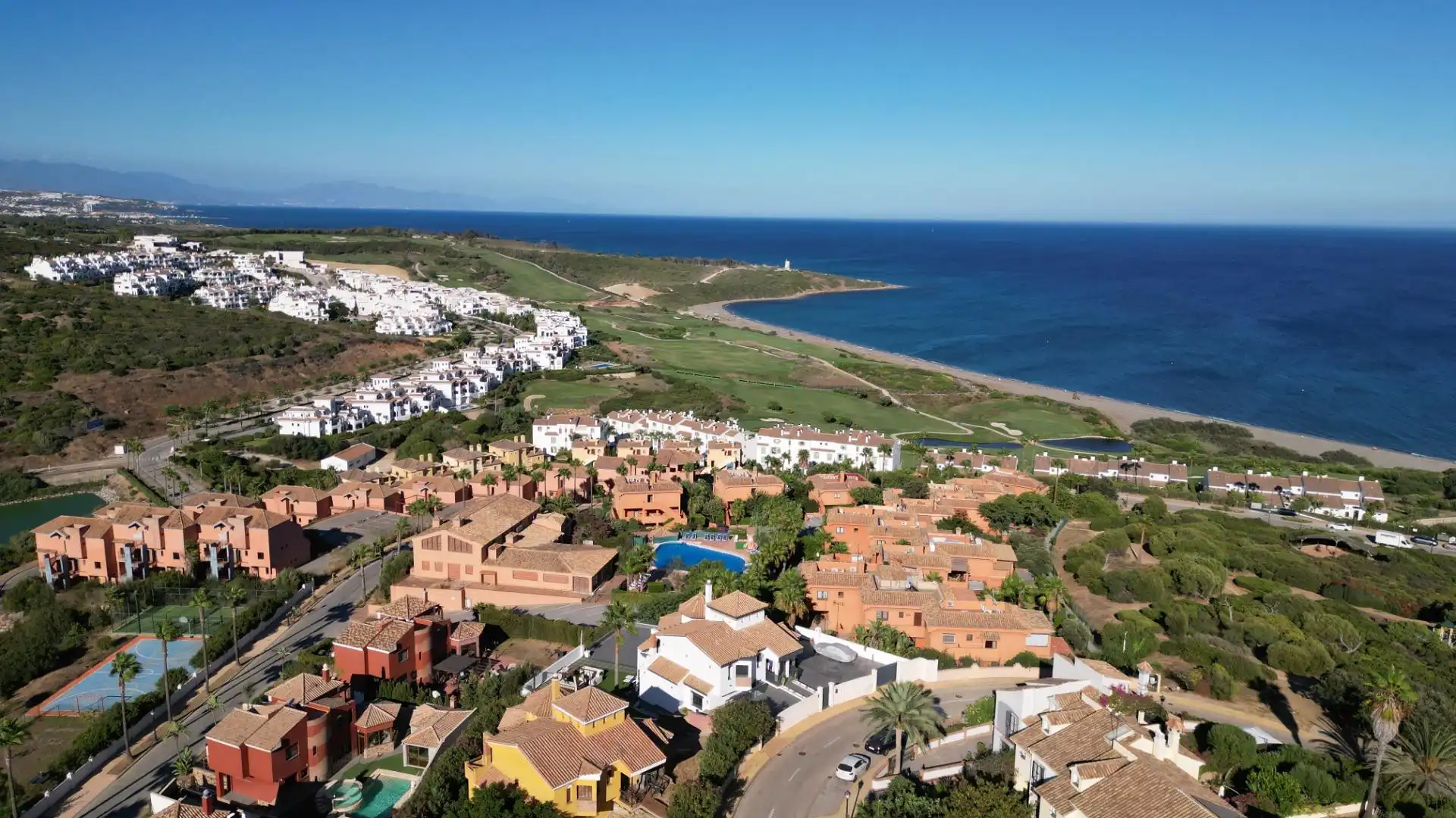 Vista exterior de Casa o chalet en venta en La Alcaidesa con Terraza, Trastero y Piscina