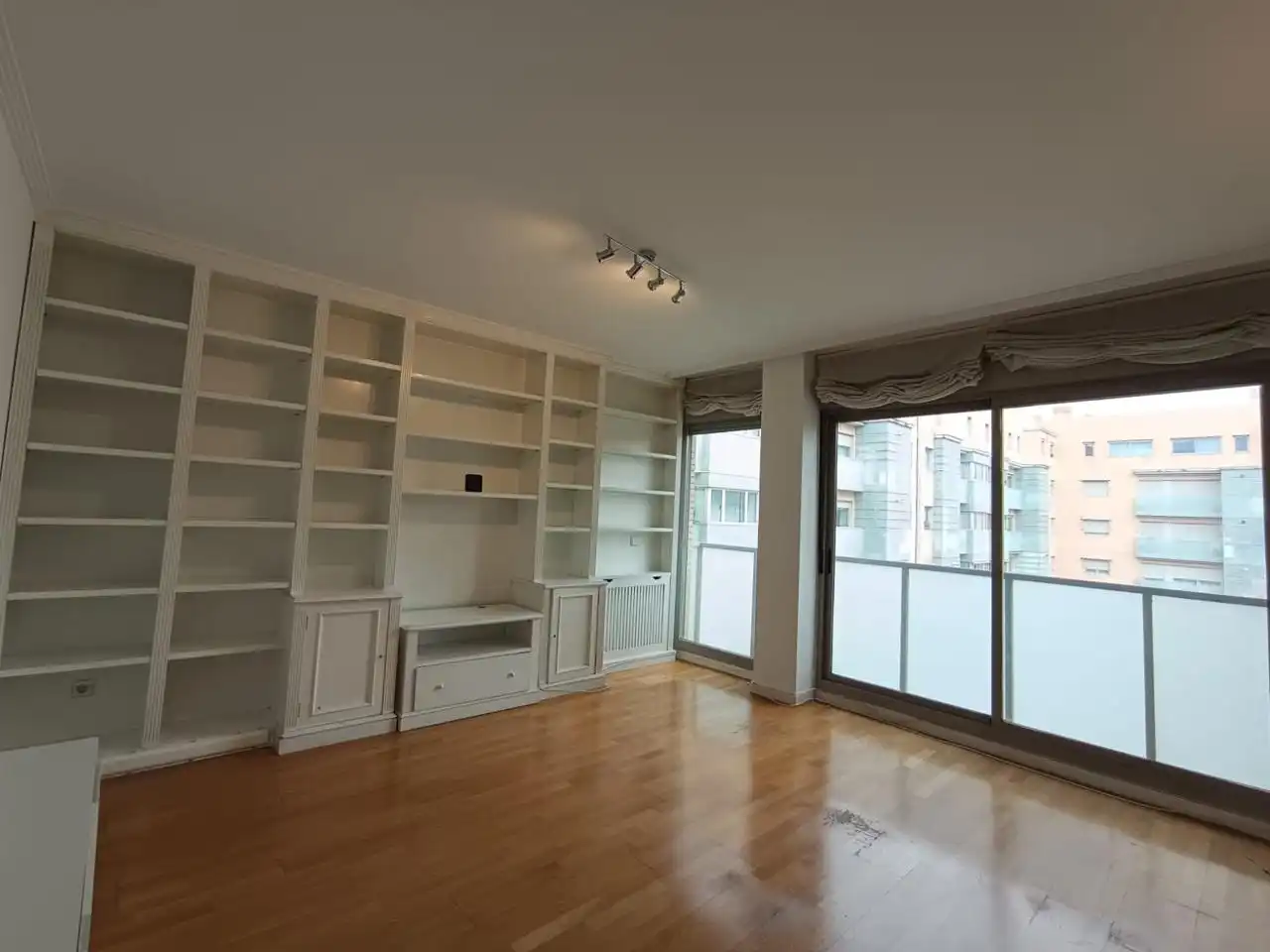 Living room of Flat for sale in Madrid  with Air Conditioner, Heating and Terrace