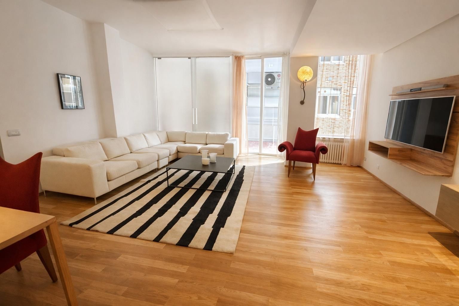Living room of Flat to rent in  Madrid Capital  with Air Conditioner, Heating and Furnished