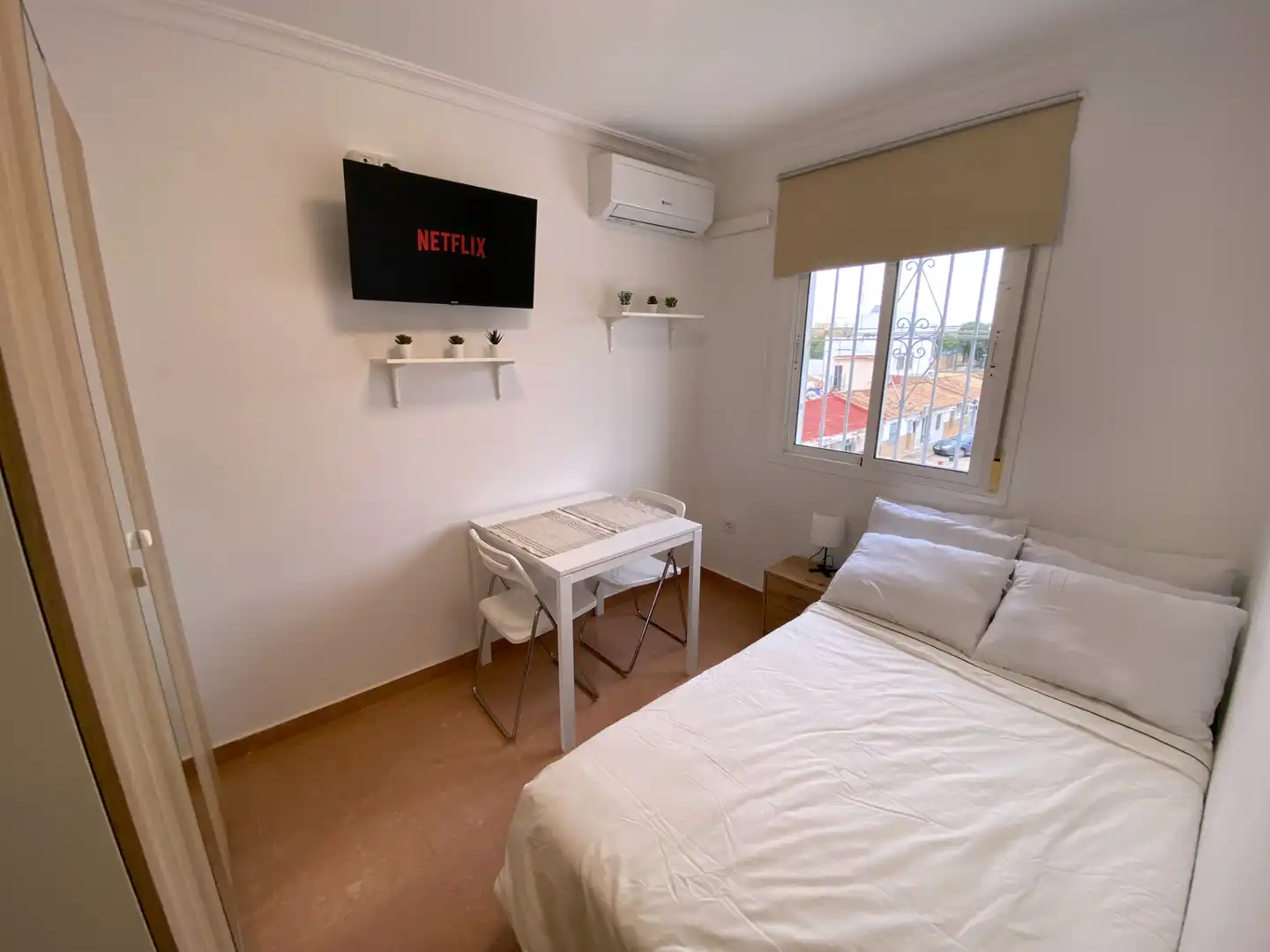 Habitación de Piso para compartir en Sevilla con Aire acondicionado, Calefacción y Amueblado