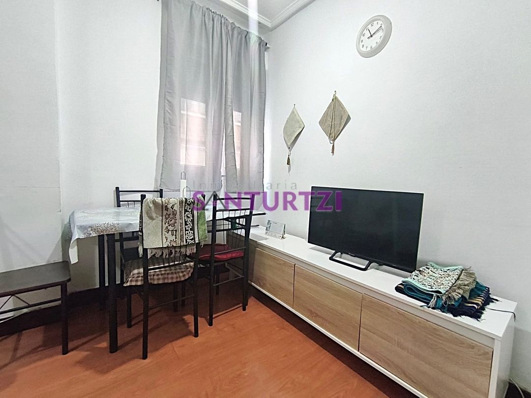 Dormitori de Pis en venda en Santurtzi  amb Moblat