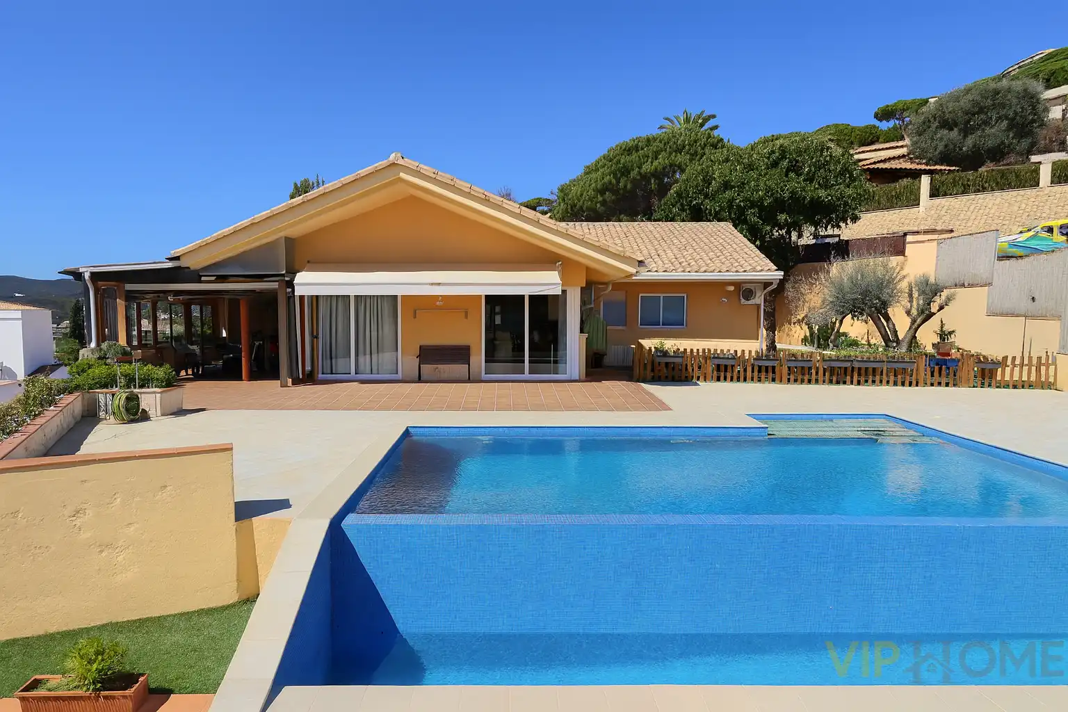 Swimming pool of Houses for sale in Castell d'Aro, Platja d'Aro i s'Agaró  with Air Conditioner, Heating and Terrace